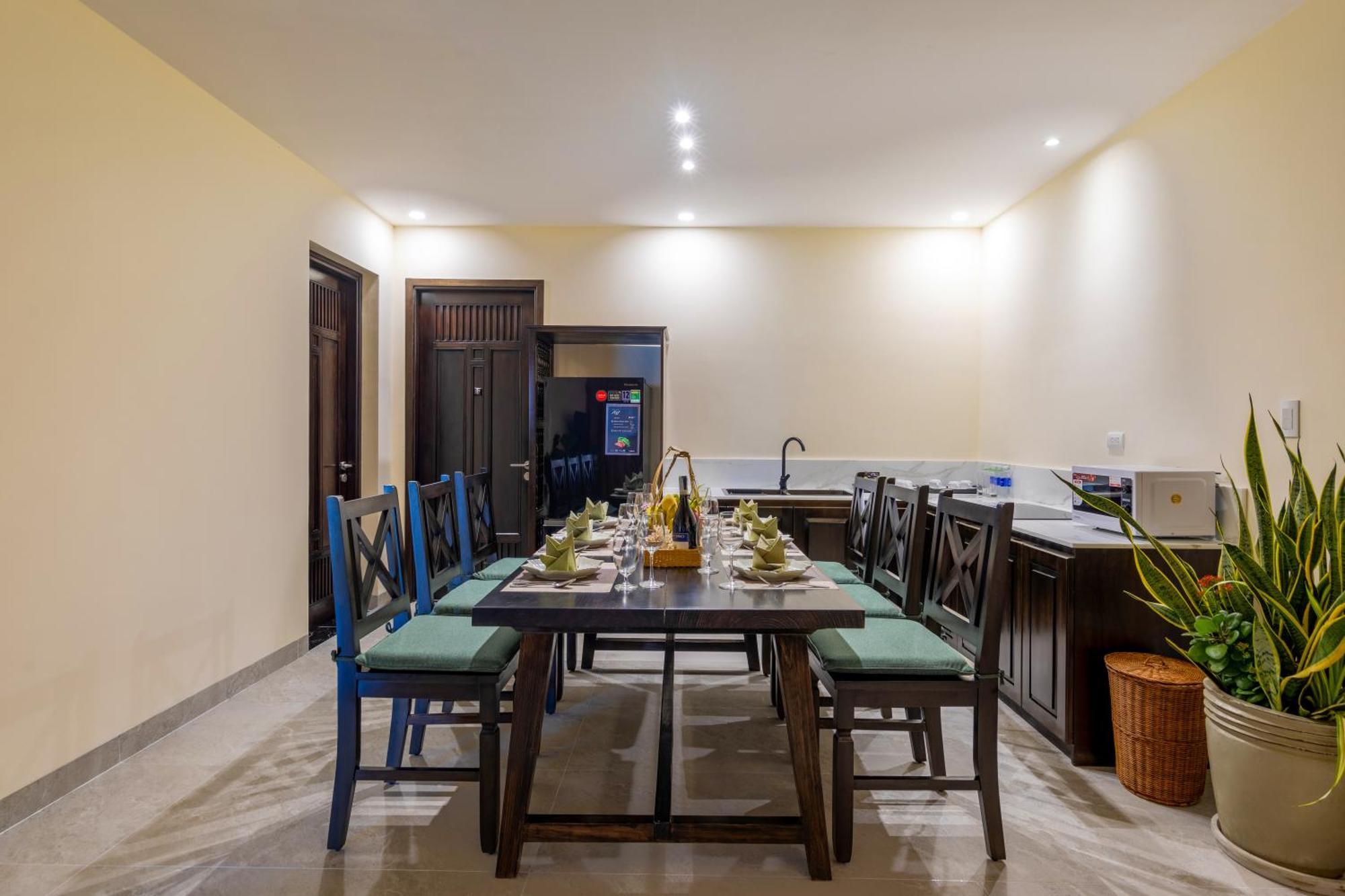 Palm Garden Beach Resort & Spa Χόι Αν Εξωτερικό φωτογραφία A kitchen in a serviced apartment in Hanoi, Vietnam