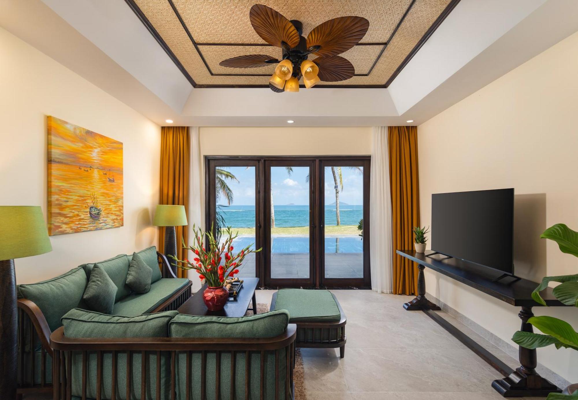 Palm Garden Beach Resort & Spa Χόι Αν Εξωτερικό φωτογραφία Living room of a suite at the resort