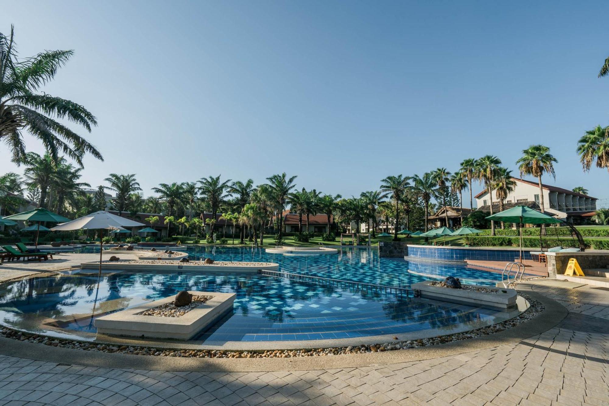 Palm Garden Beach Resort & Spa Χόι Αν Εξωτερικό φωτογραφία The pool at the Kempinski Jinja