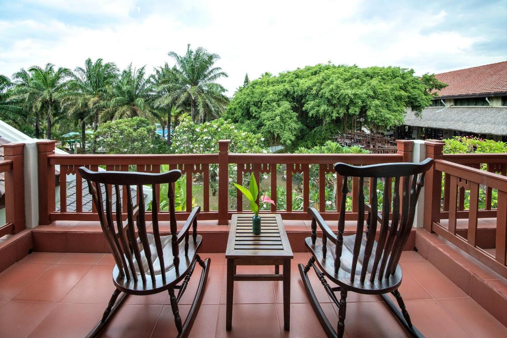 Palm Garden Beach Resort & Spa Χόι Αν Εξωτερικό φωτογραφία A balcony